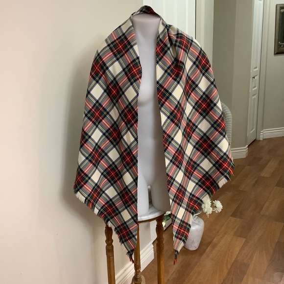 Tartan plaid wool shawl - Picture 11 of 12